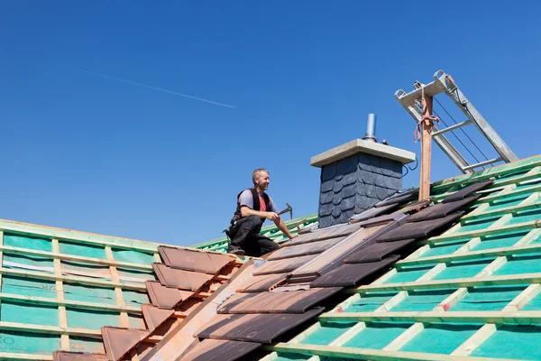 How to Choose the Right Materials for Roof Replacement & Installing