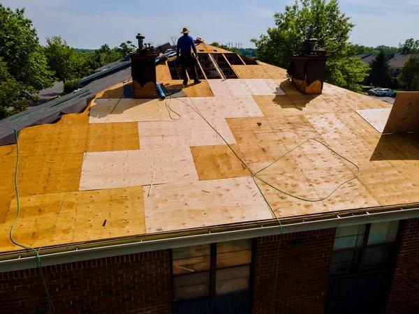 Comparing Roof Replacement Contractors in Olney