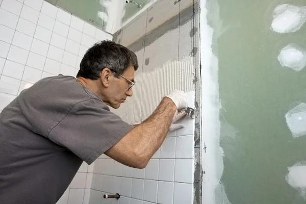 Bathroom Renovations That Blend Comfort and Elegance