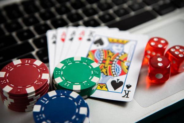 Comparing Mobile Access Across online casinos Singapore